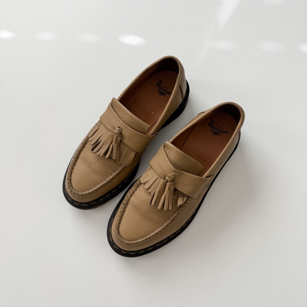 Dr. Martens Adrian Tassel Loafers Tan Virginia Leather Beige 9/9.5 Preppy